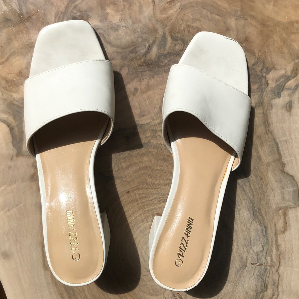 Pizz Annu White Slide Mules with Square Toe
